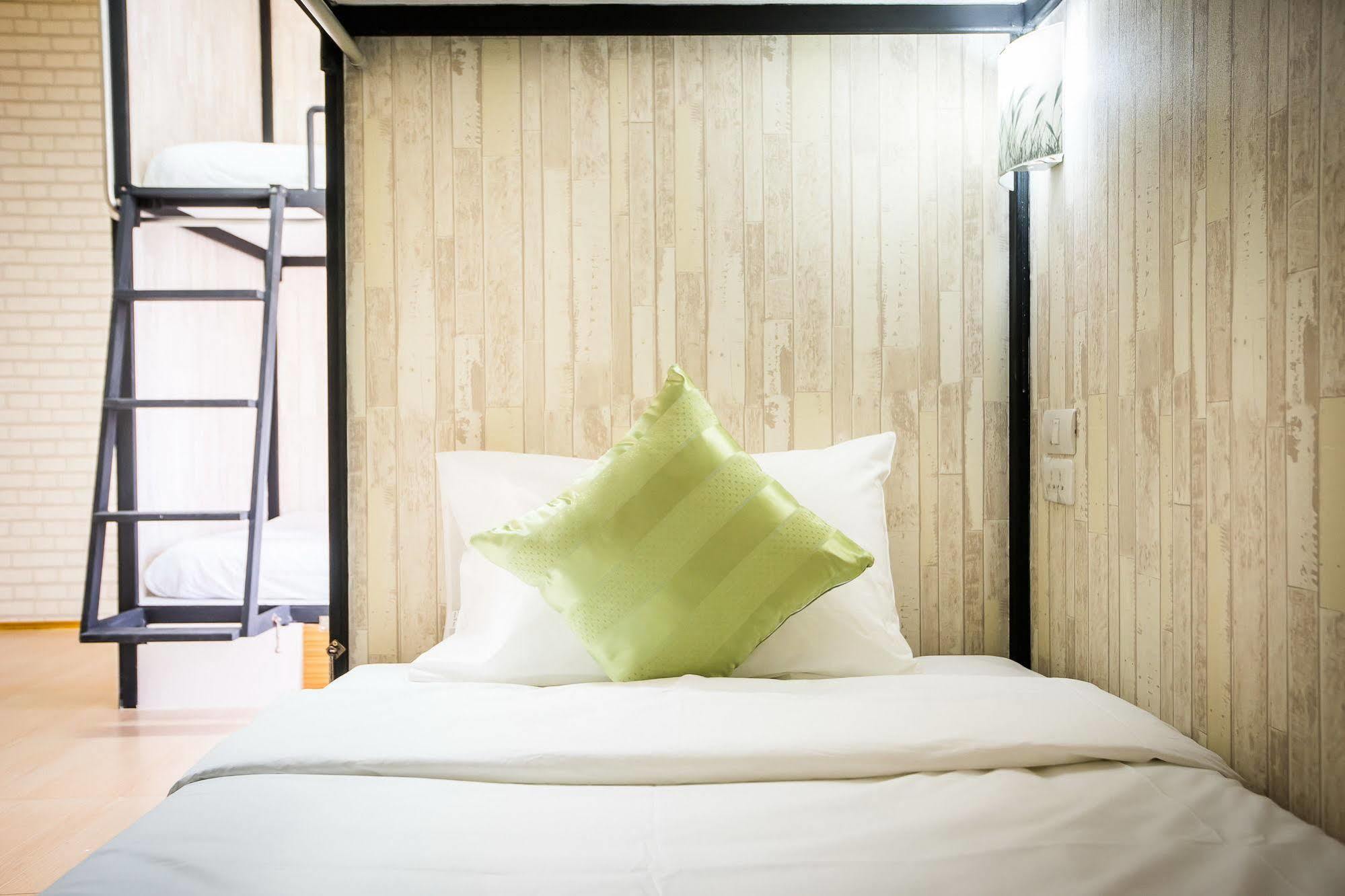 Hostel At Thonglor Бангкок Экстерьер фото